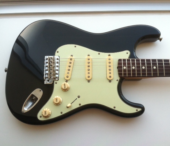 Rex and the Bass: 1994 Fender Stratocaster ST62-58 Electric Guitar